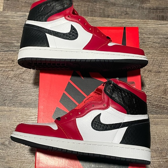 Retro Jordan 1 gun red satin snake shoes 6.5 w - Picture 1 of 2